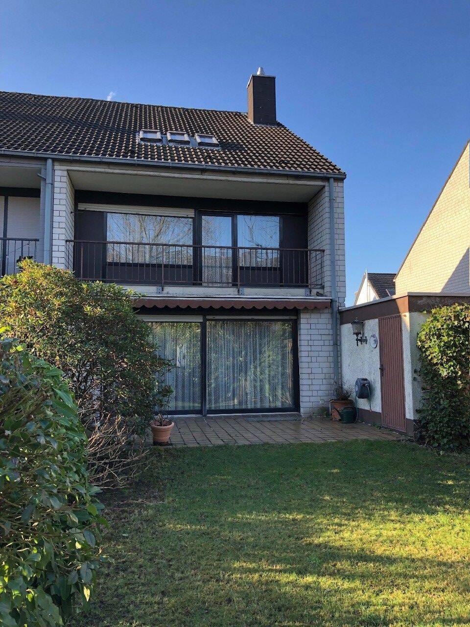 Charmantes Reihenendhaus mit großem Garten, Garage und vielseitigen Nutzungsmöglichkeiten, 40547 Düsseldorf (Lörick Niederkassel Oberkassel)