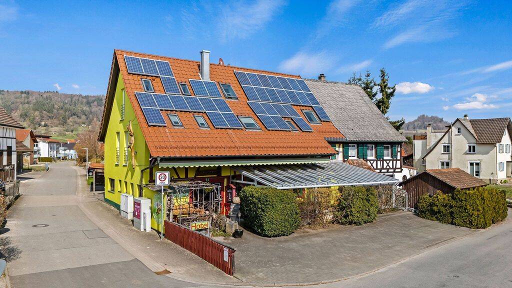 Charmantes Gastronomiegebäude mit fünf Pensionszimmern und einer Wohnung, 78359 Orsingen-Nenzingen