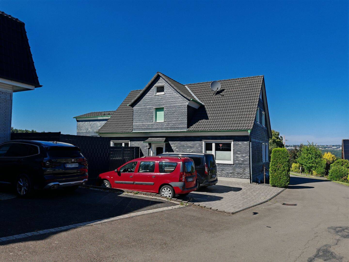Verführerisches Zweifamilienhaus in ruhiger Lage von Wermelskirchen – Kernsaniert, 42929 Wermelskirchen
