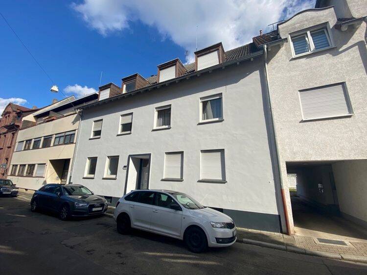 Modernisierte 2-Zimmerwohnung mit Balkon und Stellplatz in Mannheim-Neckarau, 68199 Mannheim (Almenhof Neckarau)