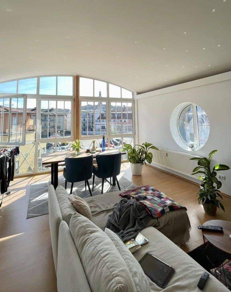 3-Zimmer Wohnung mit beeindruckendem Wohnbereich und kleinem Balkon, 94469 Deggendorf