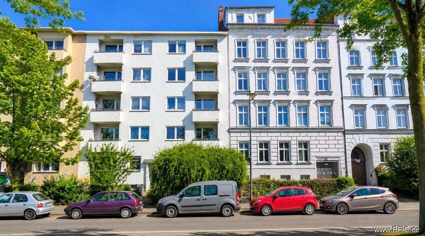 Balkon-Ausblick auf Engelbecken und Michaelkirchplatz – 3-Zimmer-Wohnung, bezugsfrei in Kürze, 10999 Berlin (Friedrichshain-Kreuzberg Kreuzberg)