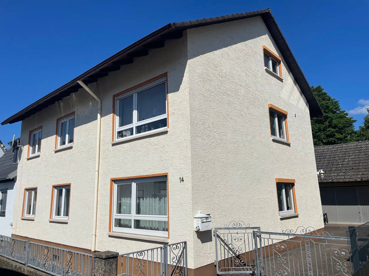 2-Familienhaus mit zusätzlich ausgebautem Dachgeschoß, 63773 Goldbach