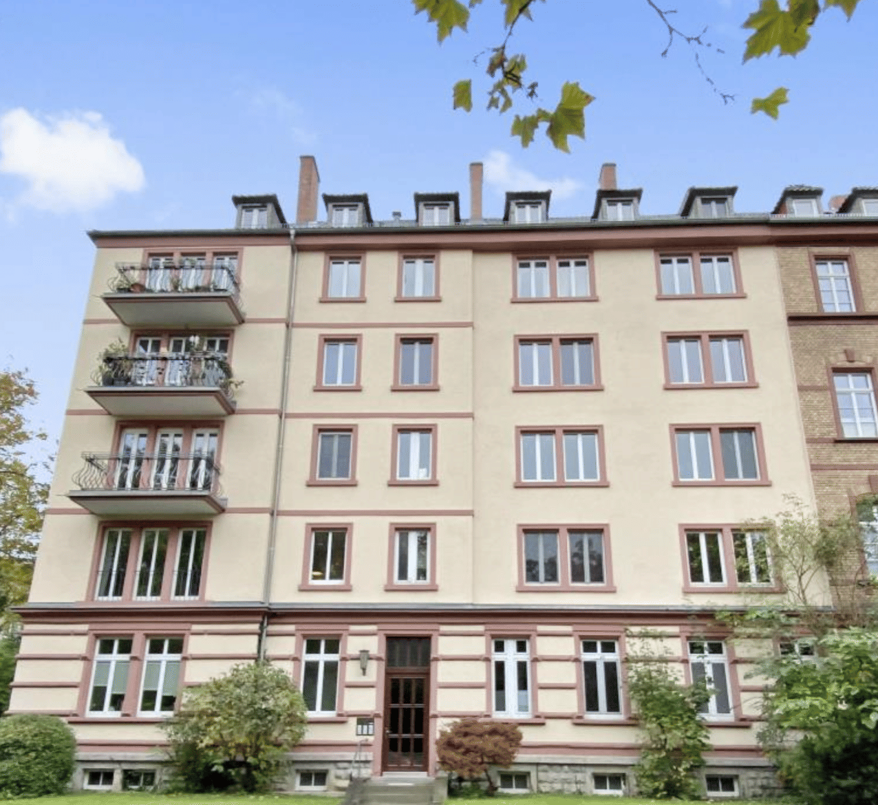 Helle 2-Zimmer-Wohnung mit hohem Decken und Gartenmitbenutzung in ruhiger Lage direkt am Ringpark!, 97072 Würzburg (Altstadt Sanderau)
