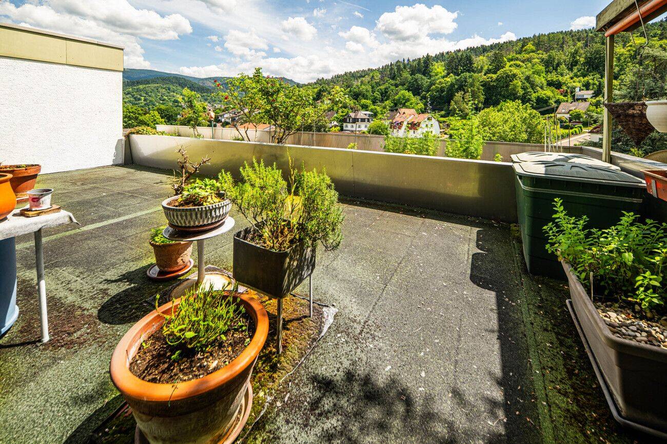 **Terrassenwohnung in oberster Wohnebene,140 m² Wohnfläche, Garage und 58,64 m² Terrasse“**, 76593 Gernsbach