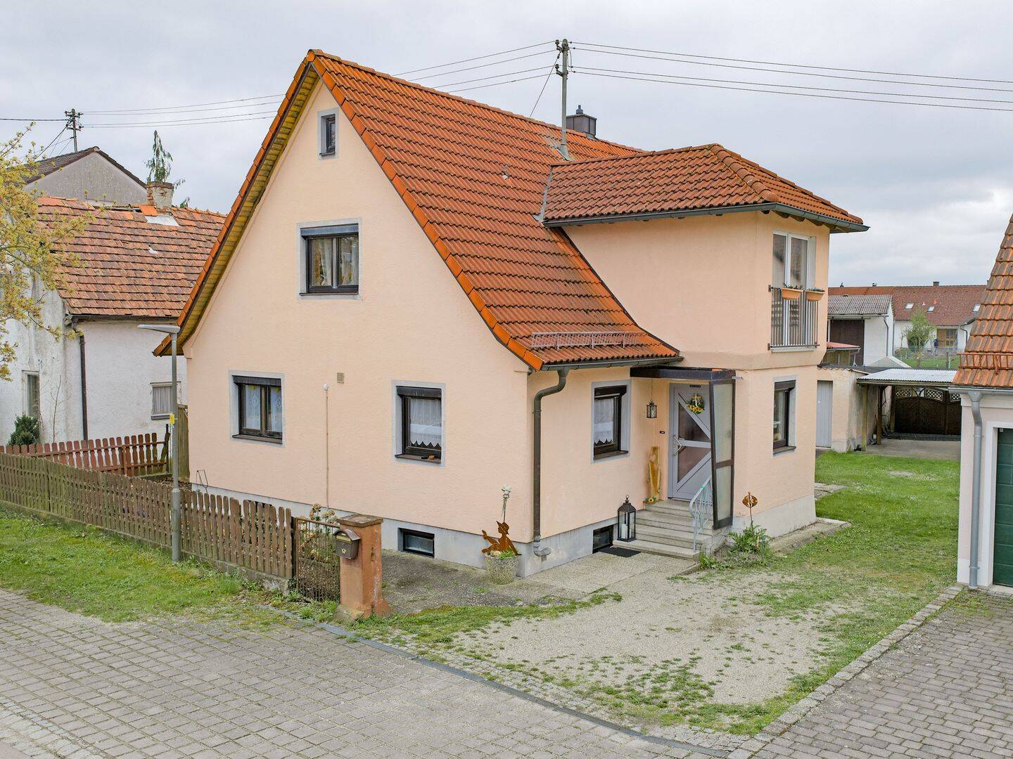 Charmantes Einfamilienhaus mit viel Potenzial in ruhiger Lage, 85077 Manching