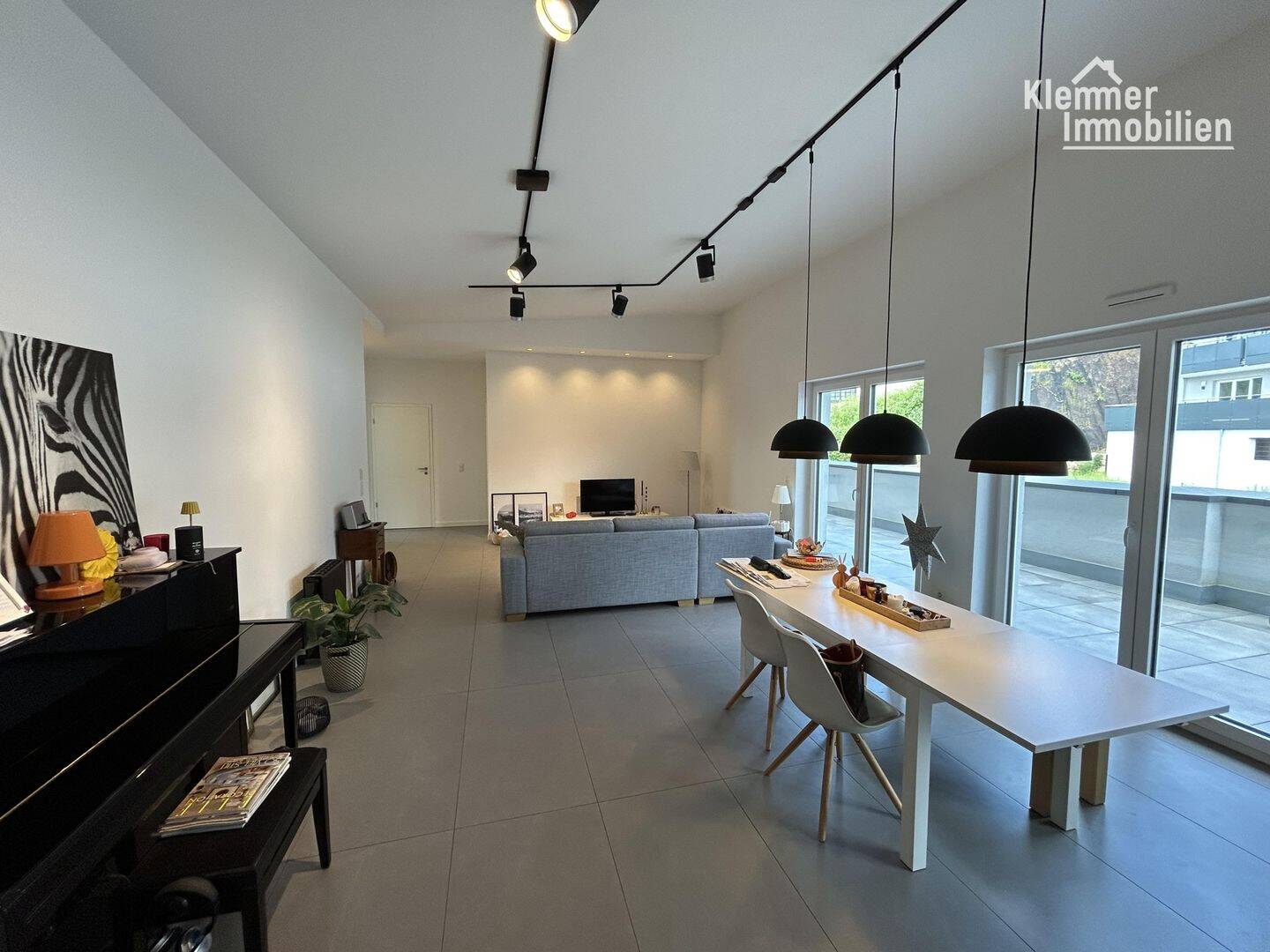 Exklusive Penthousewohnung auf 171 m² Wohnfläche mit Dachterrasse und zwei Balkonen, 97816 Lohr a. Main