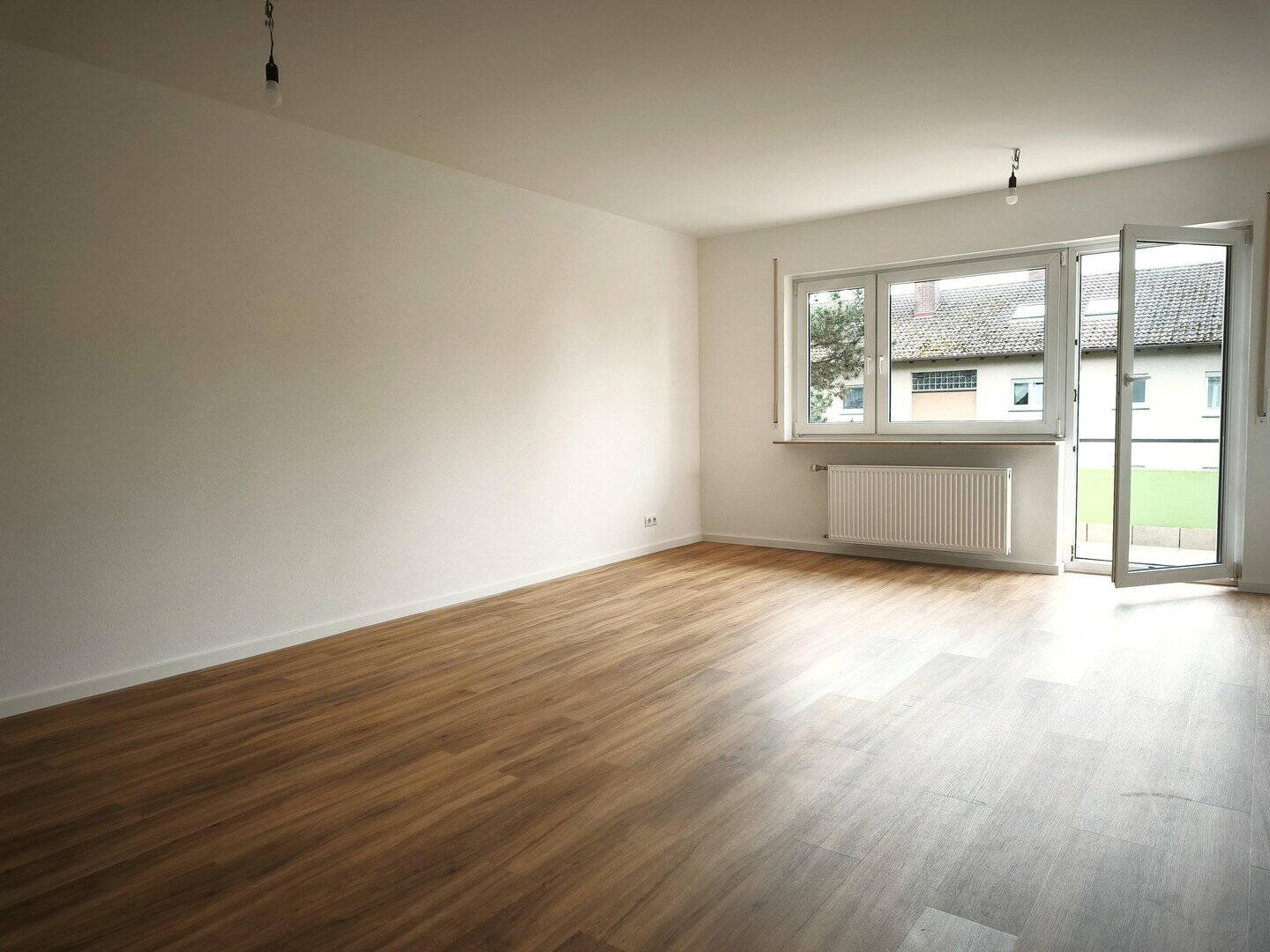 Ein Traum: Helle 3-Zimmer-Wohnung mit großem Balkon, Einbauküche und Garage, 79312 Emmendingen