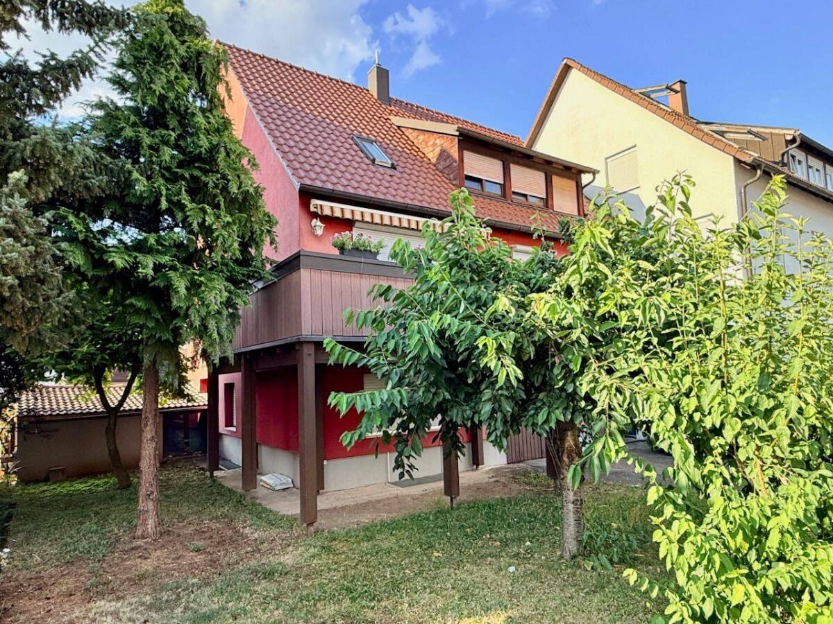 Seltenheit: Ungeteiltes Sechsfamilienhaus in bester Fellbacher Lage, 70734 Fellbach