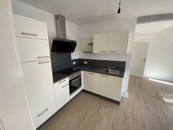 2,5-Zimmer-Altbauwohnung Endetage in exklusiver Lage am Brunnenplatz mit Fahrstuhl!, 31812 Bad Pyrmont