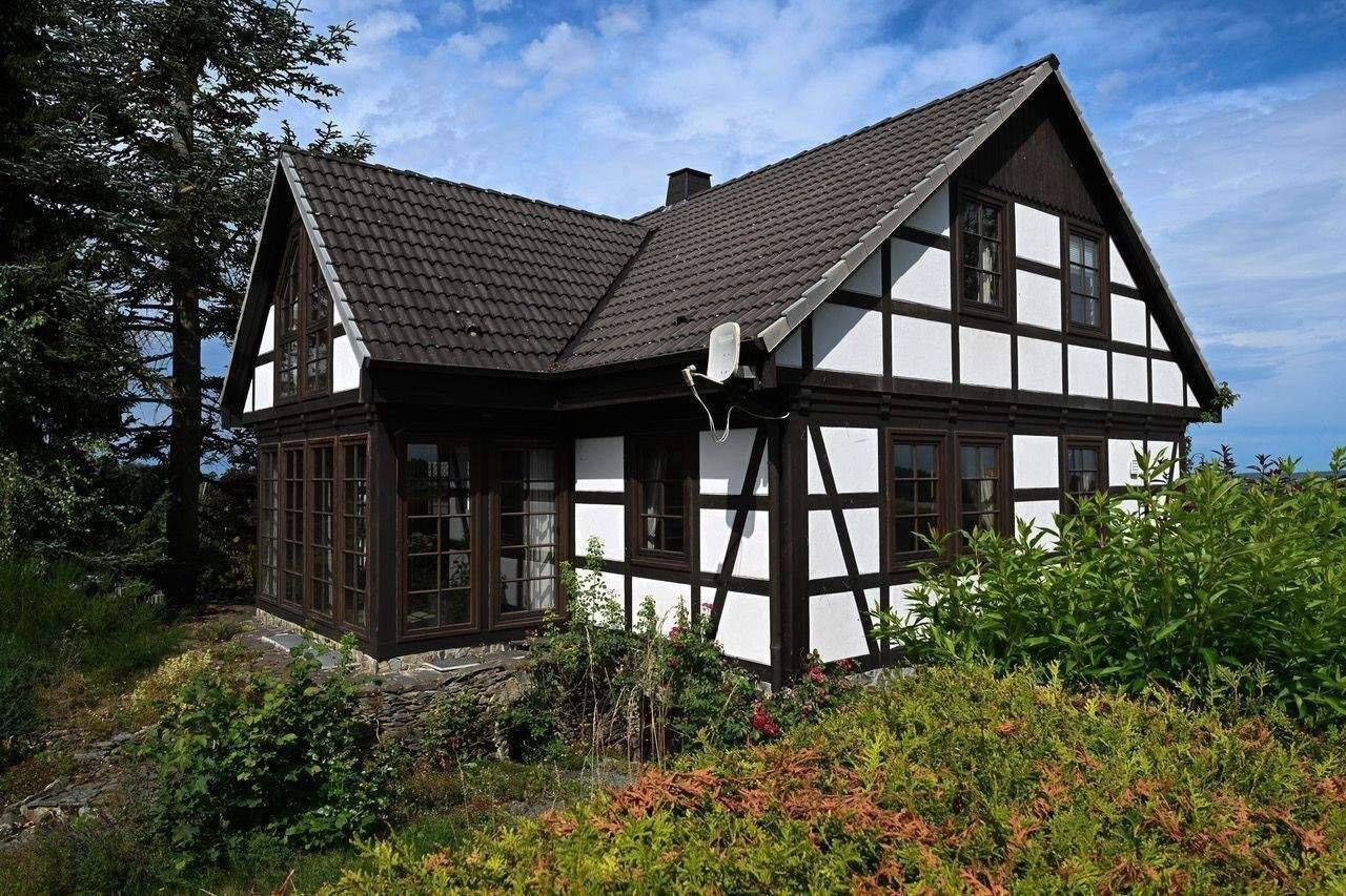 Familienfreundliches Haus mit Balkon und Terrasse in Jahnsdorf/Erzgeb., 9387 Jahnsdorf/Erzgeb.