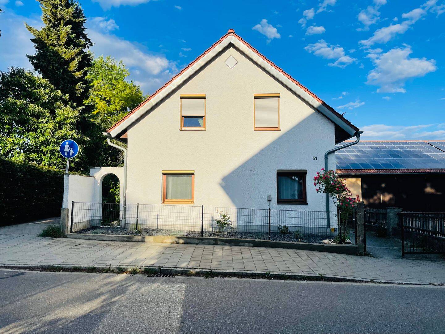 Charmante Maisonette mit großem Wohnbereich, Balkon & Garten, 93080 Pentling