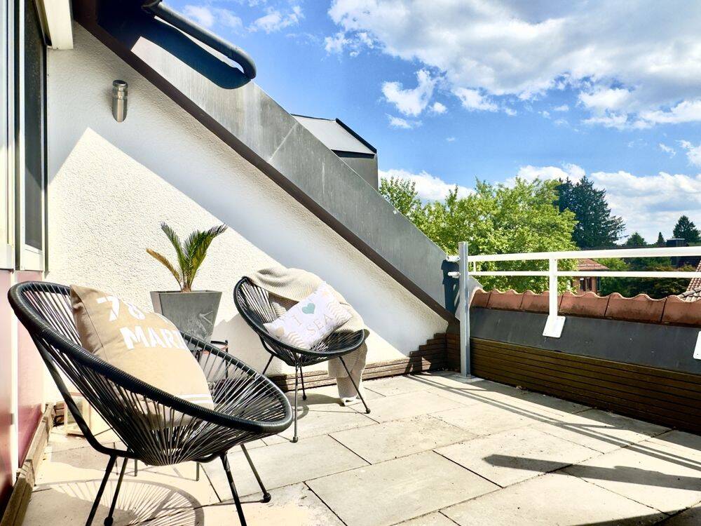 DAS GESAMTE DACHGESCHOSS – Ruhige Lage im Märchenviertel mit Dachterrasse & zwei Balkonen, 81739 München (Ramersdorf-Perlach)