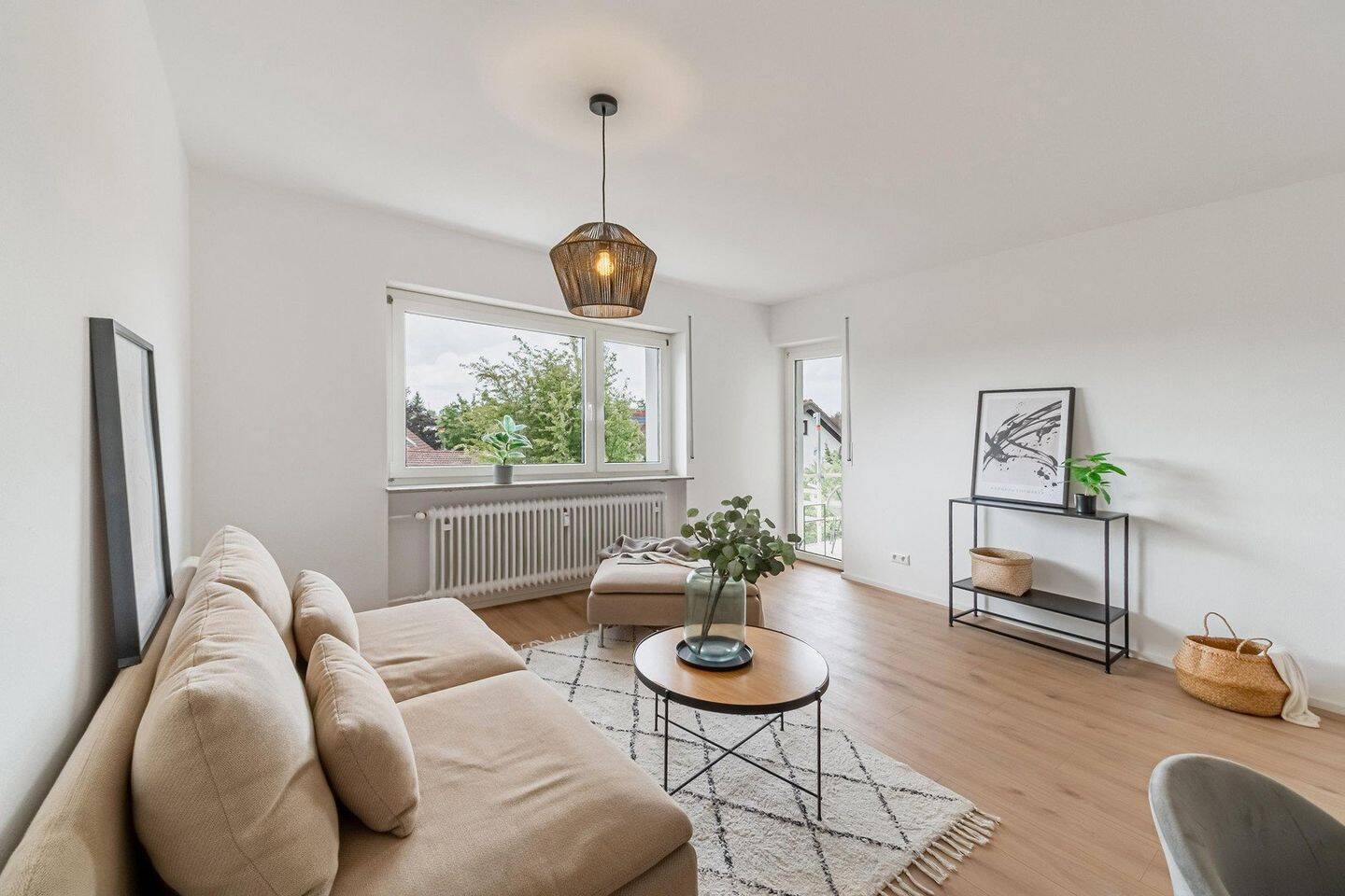 Hochwertig modernisierte 4-Zimmer-Wohnung mit Loggia & Garage in ruhiger Lage von Ehningen, 71139 Ehningen