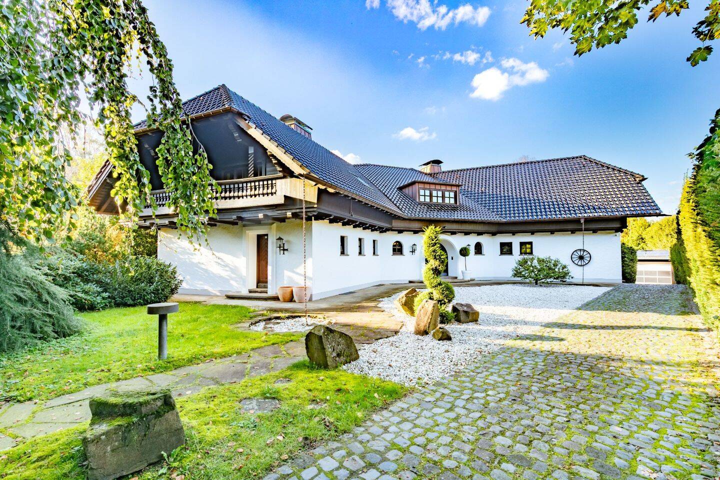 Privatpark statt Nachbarschaft – ein einzigartiges Anwesen in Bergisch Gladbach, 51465 Bergisch Gladbach