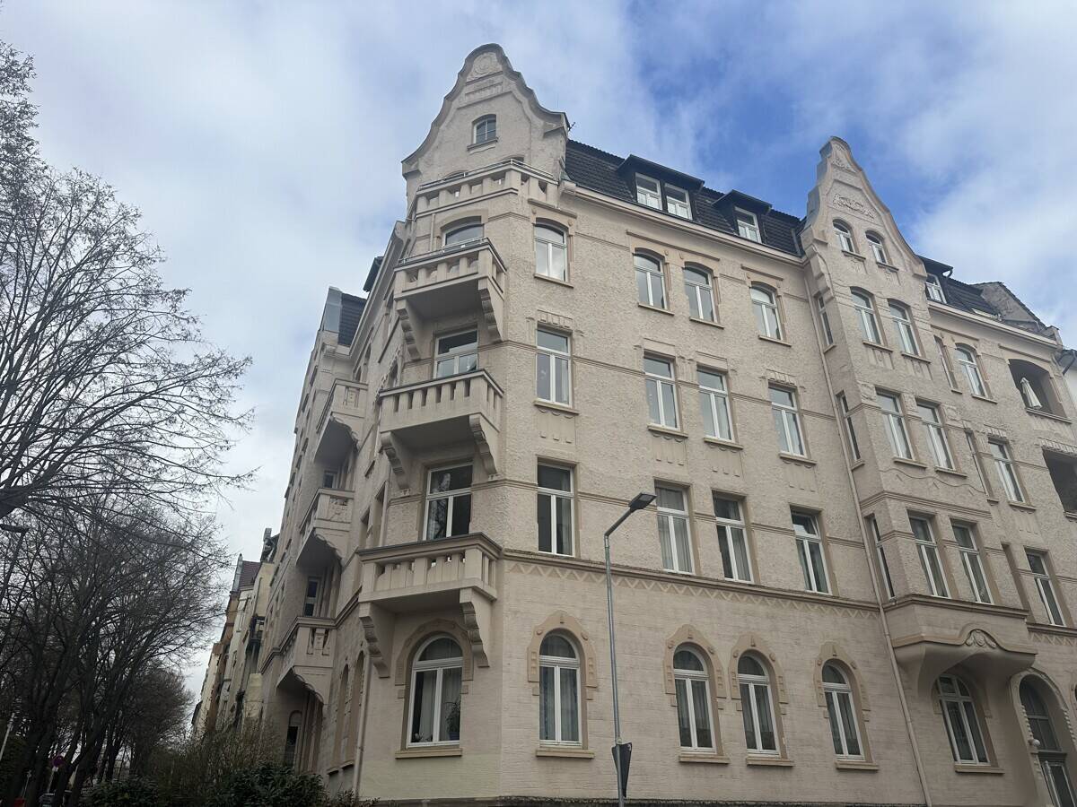 Komplett sanierte Altbauwohnung im 3. Obergeschoss am Bebelplatz – 102 m² Wohnfläche mit Balkon!