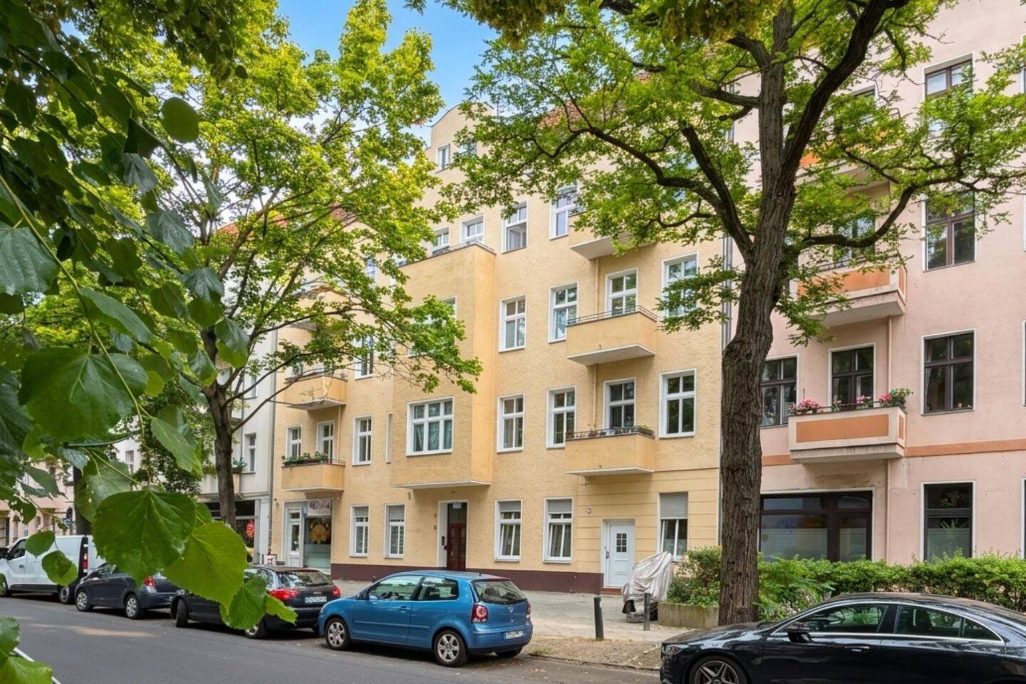 Gepflegtes Zinshaus mit Ausbaureserve im Dach – ohne Millieuschutz, 13507 Berlin (Reinickendorf Kolonie Am Fließ Kolonie Am Waldessaum Tegel)