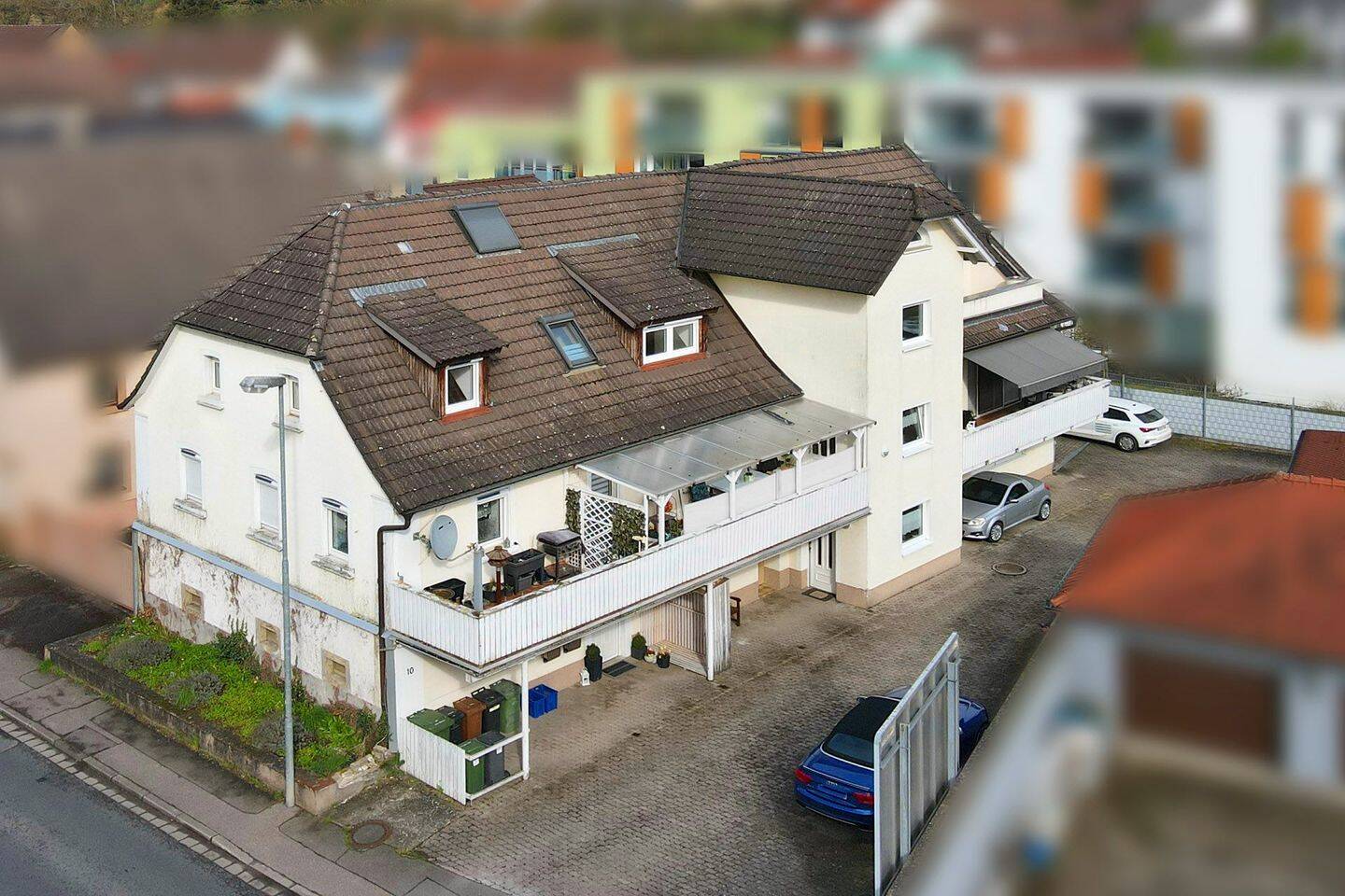 Attraktives 4-Familienhaus mit leerstehender, 129 m² großer Dachgeschosswohnung, 74889 Sinsheim