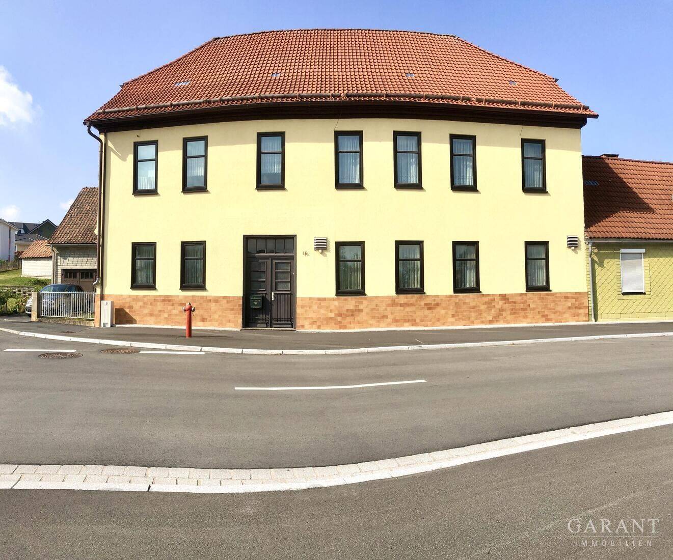 Vielseitiges und großzügiges Wohn- und Geschäftshaus mit Nebengebäuden!, 98673 Eisfeld