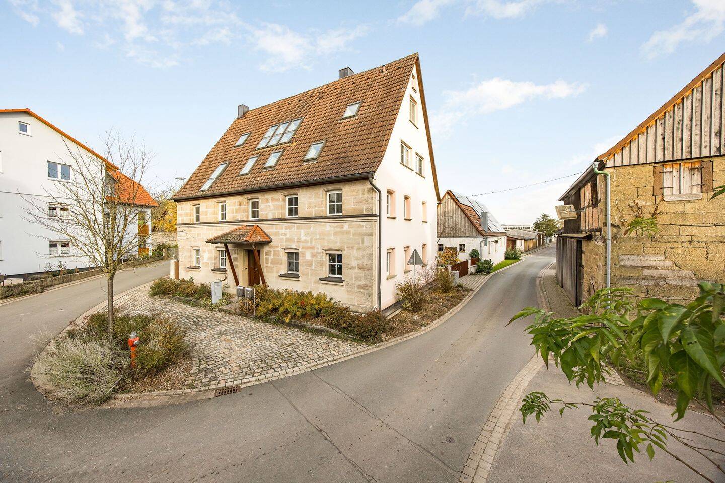 Gepflegtes Dreifamilienhaus – Ideal für Mehrgenerationenwohnen, 91456 Diespeck