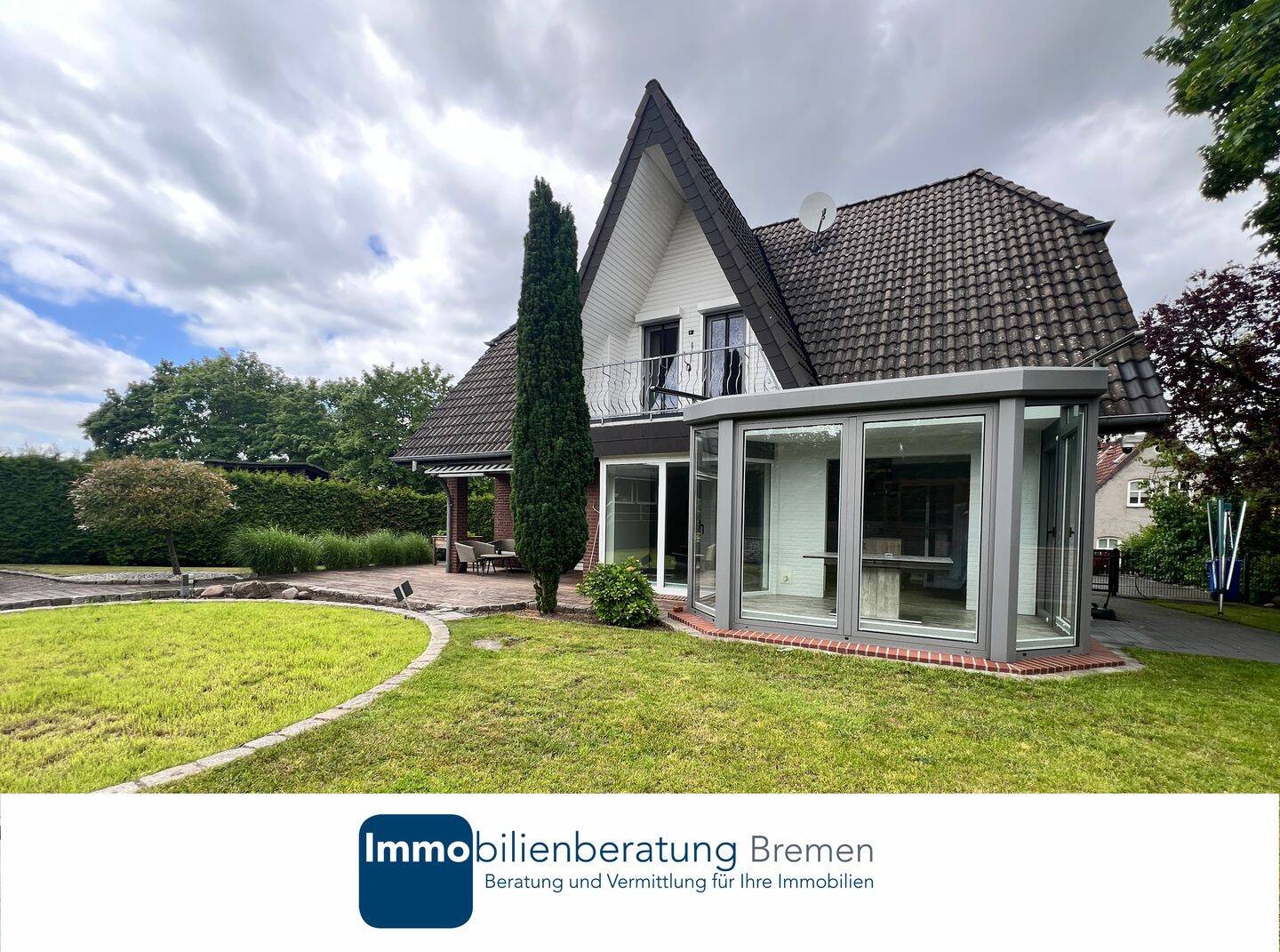 Modernes Einfamilienhaus mit Balkon, Terrasse und Garten, 27283 Verden (Aller)