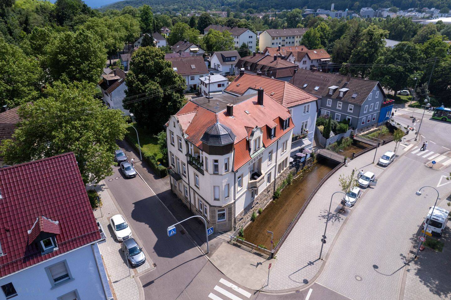 Historische Mehrfamilienvilla mit 5,7% Rendite + Baugrundstück, 76532 Baden-Baden