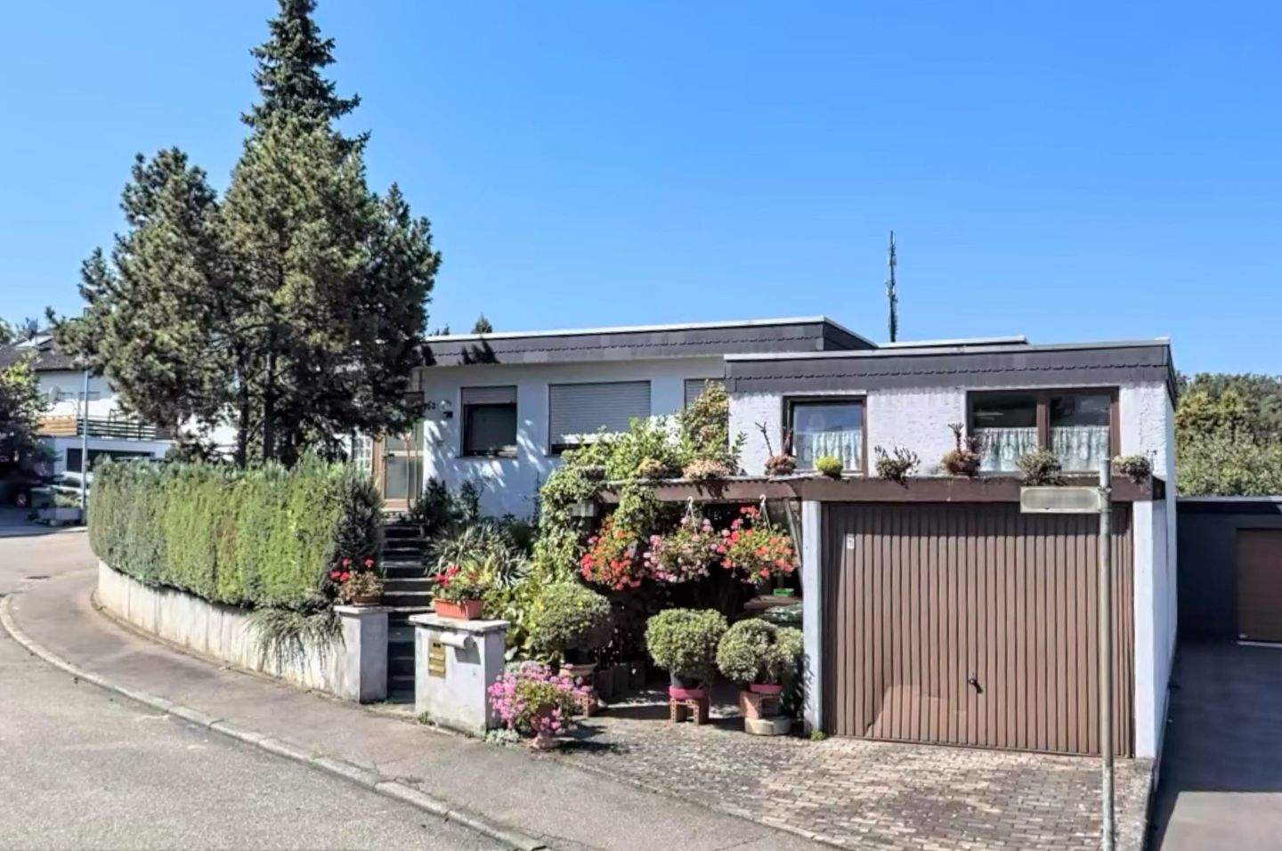 Großzügiges Einfamilienhaus mit viel Gestaltungspotenzial, 74372 Sersheim