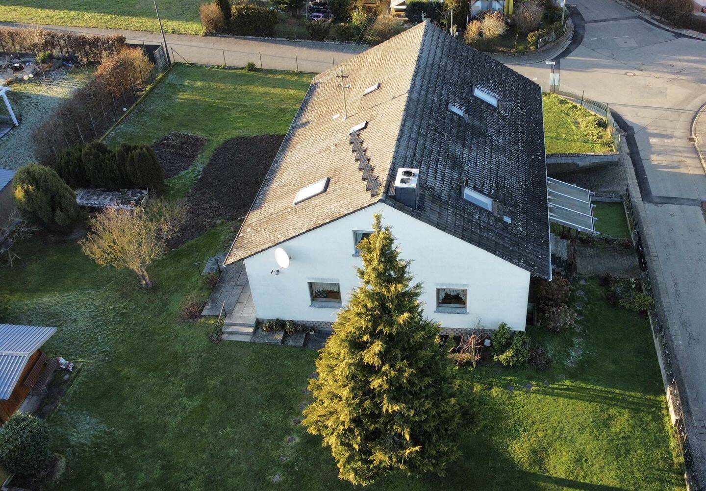 Einfamilienhaus mit großer Halle auf schönem, großen Grundstück in Feldrandlage, 55585 Duchroth
