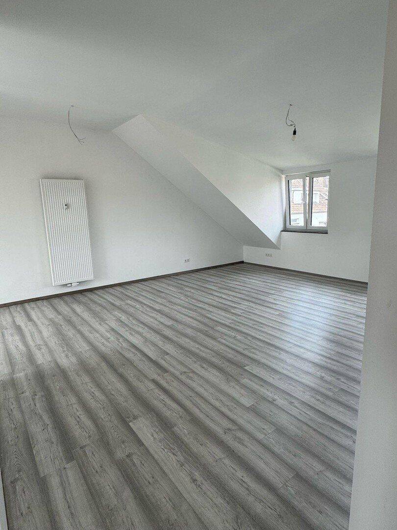 Lichtdurchflutete Dachgeschosswohnung, 76139 Karlsruhe (Hagsfeld Rintheim Waldstadt)