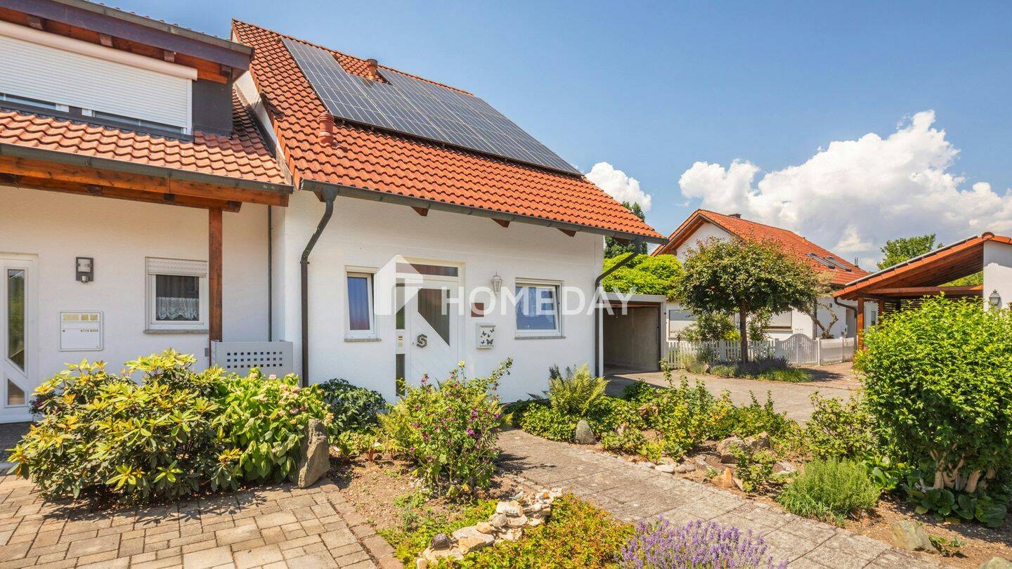 Sorgenfrei wohnen: DHH (Klasse A, PV & Wärmepumpe) mit traumhaftem Blick ins Grüne, 78269 Volkertshausen
