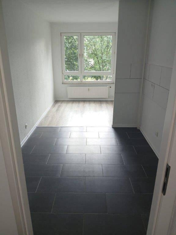 Einzugsbereit – Ruhige 2-Zimmer-Wohnung mit Balkon in Delmenhorst, 27749 Delmenhorst (Düsternort Mitte Schafkoven/Donneresch Stickgras/Annenriede)