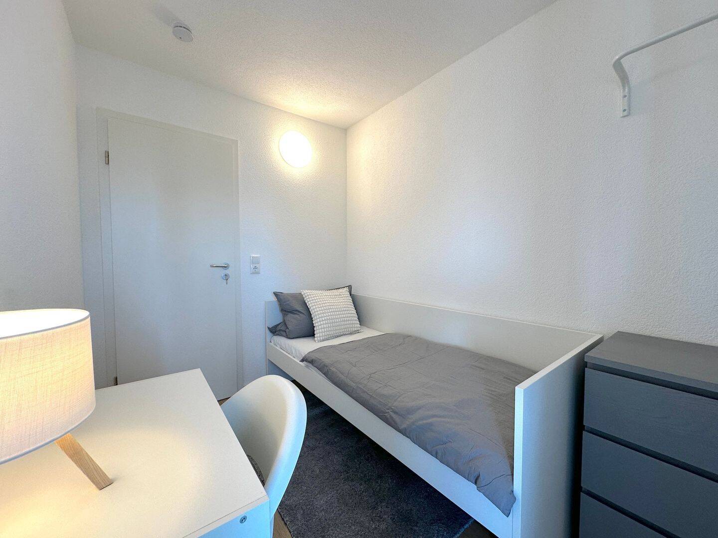 ?? Möbliertes Zimmer frei in Frauen-WG – Friedrich-Ebert-Straße 15, Schwalbach am Taunus! ab dem 01.09, 65824 Schwalbach am Taunus