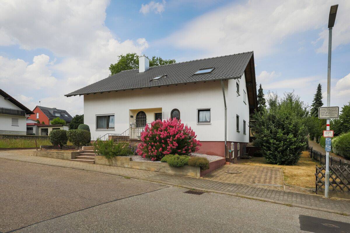Viel Raum für Ihre Wohnideen – gepflegtes Einfamilienhaus mit vielseitigem Platzangebot!, 75015 Bretten