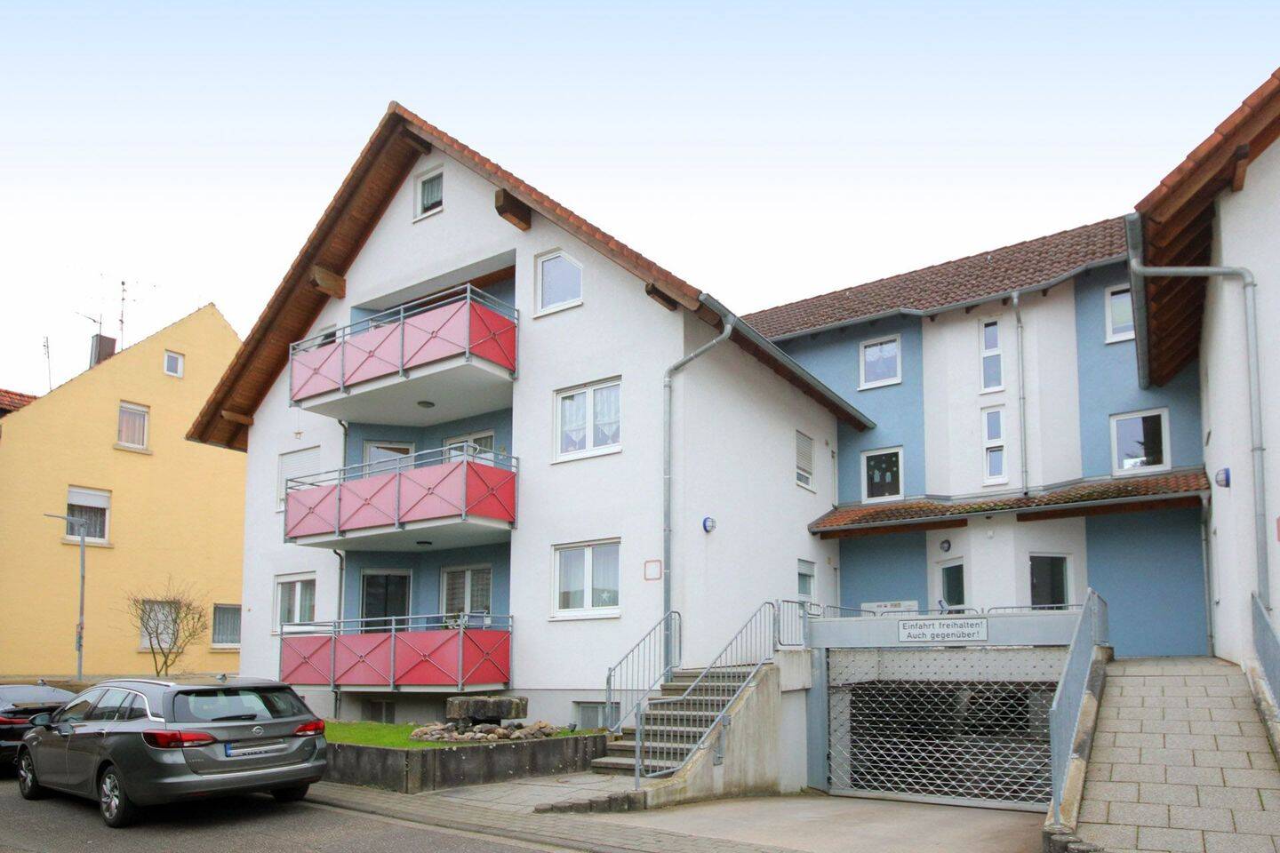 Tolle 4-Zimmer-Dachgeschoss-Wohnung mit Balkon und PKW-Plätzen, 75015 Bretten