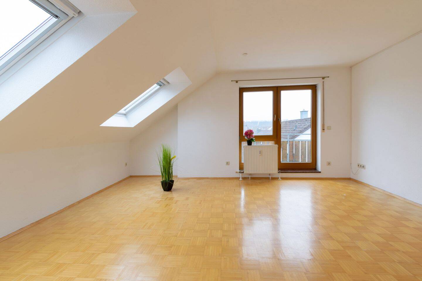 Provisionsfrei – Lichtdurchflutete Wohlfühlwohnung im Dachgeschoss, 74348 Lauffen am Neckar