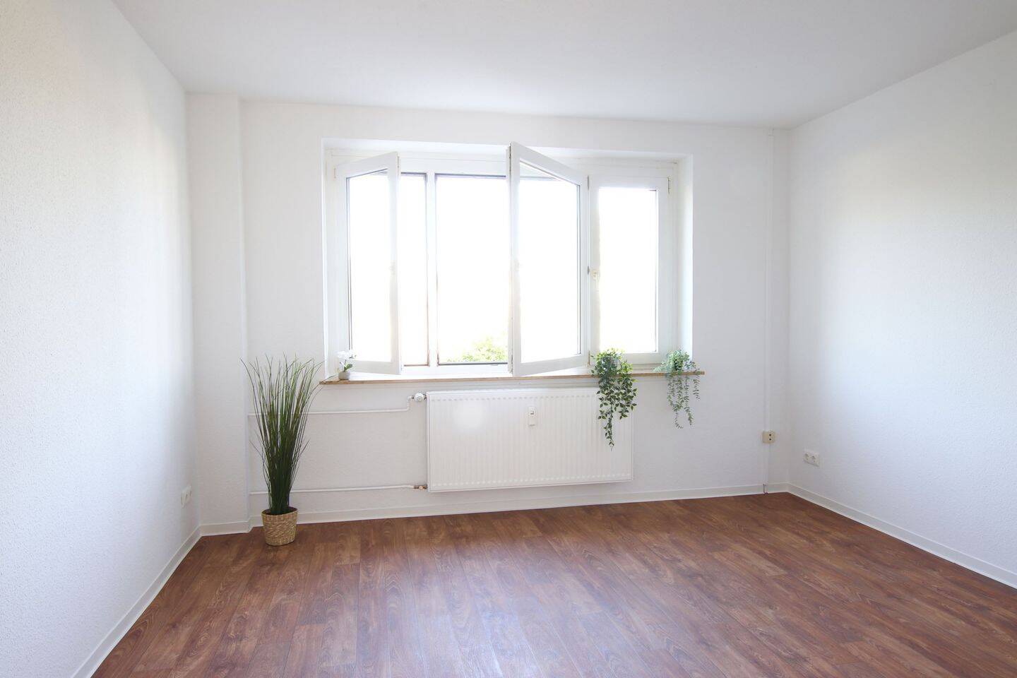 Helles 3-Zimmer-Apartment in Weißenfels-West mit Blick ins Grüne, 6667 Weißenfels