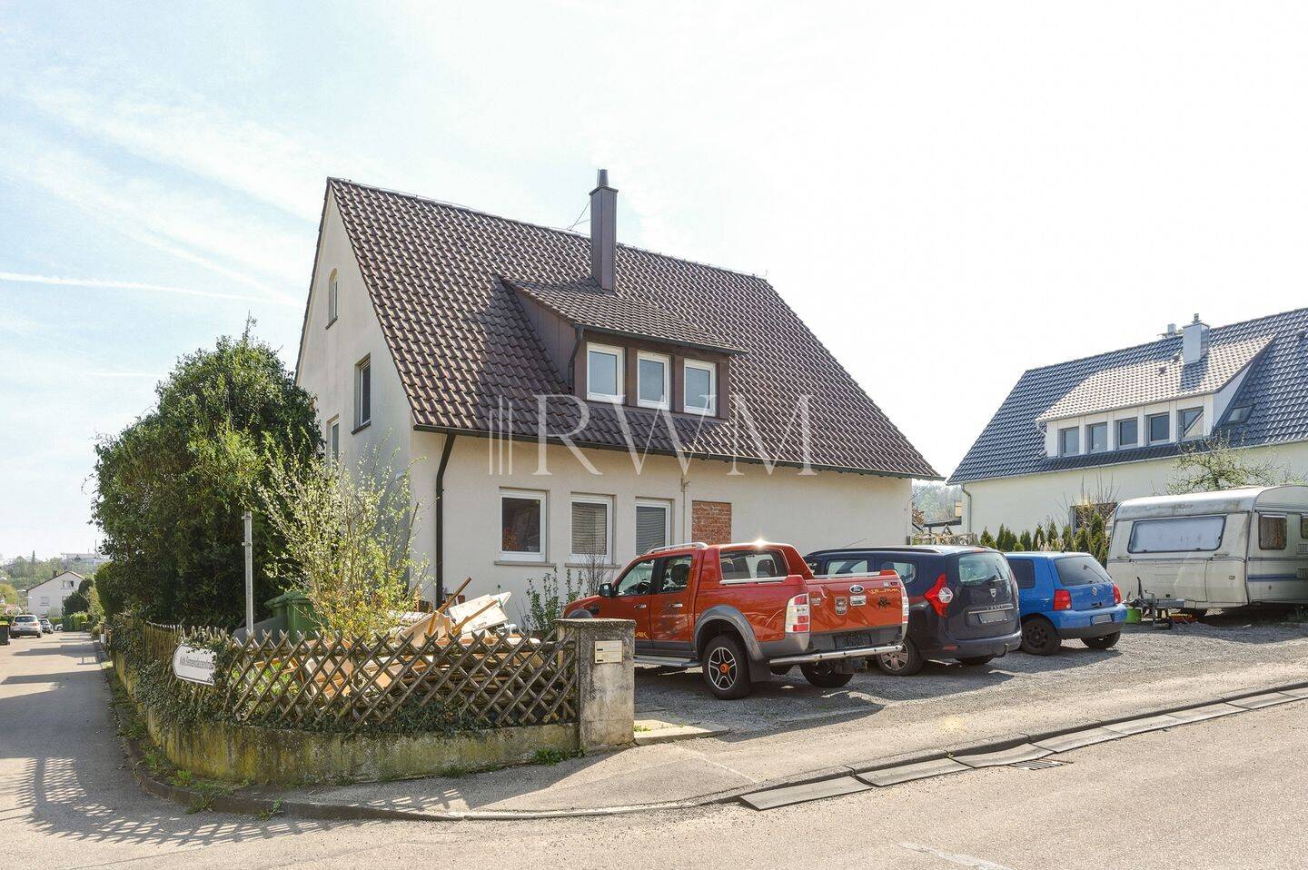 Zweifamilienhaus mit großem Grundstück und Entwicklungspotenzial in Unterriexingen, 71706 Markgröningen