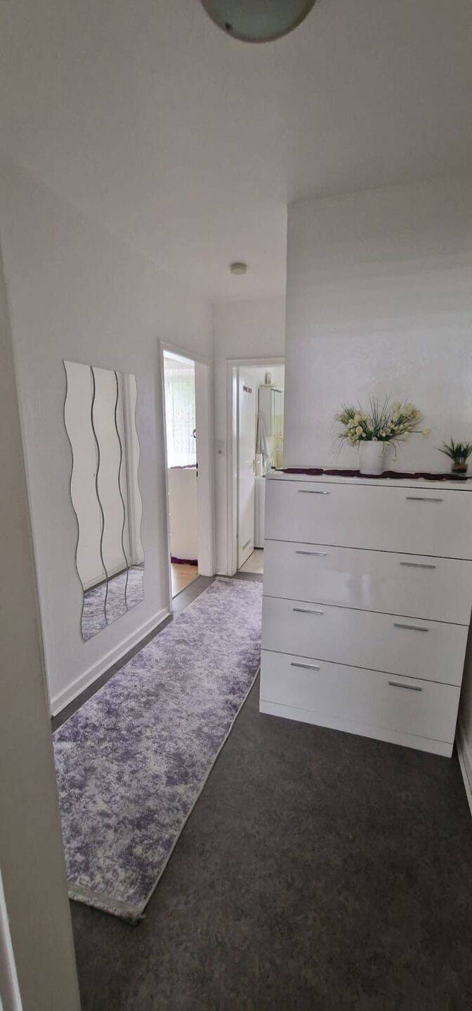 Gut vermietete 2-Zimmer-ETW mit Balkon und Stellplatz in ruhiger Lage von Wersten., 40591 Düsseldorf (Eller Holthausen Oberbilk Wersten)