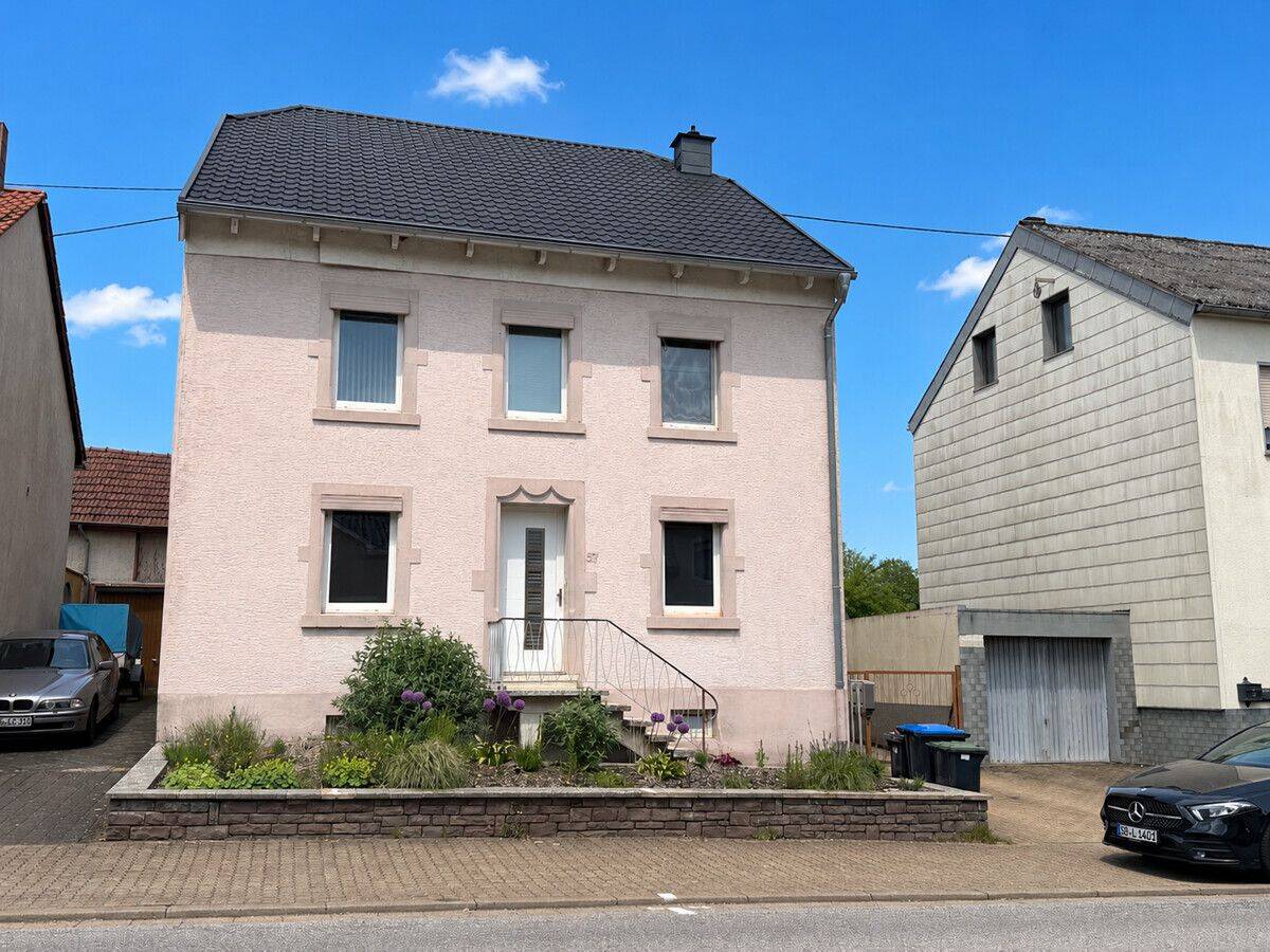 TOP gepflegtes Einfamilienhaus mit Garten und Garage in zentraler Lage von Mettlach- Orscholz, 66693 Mettlach