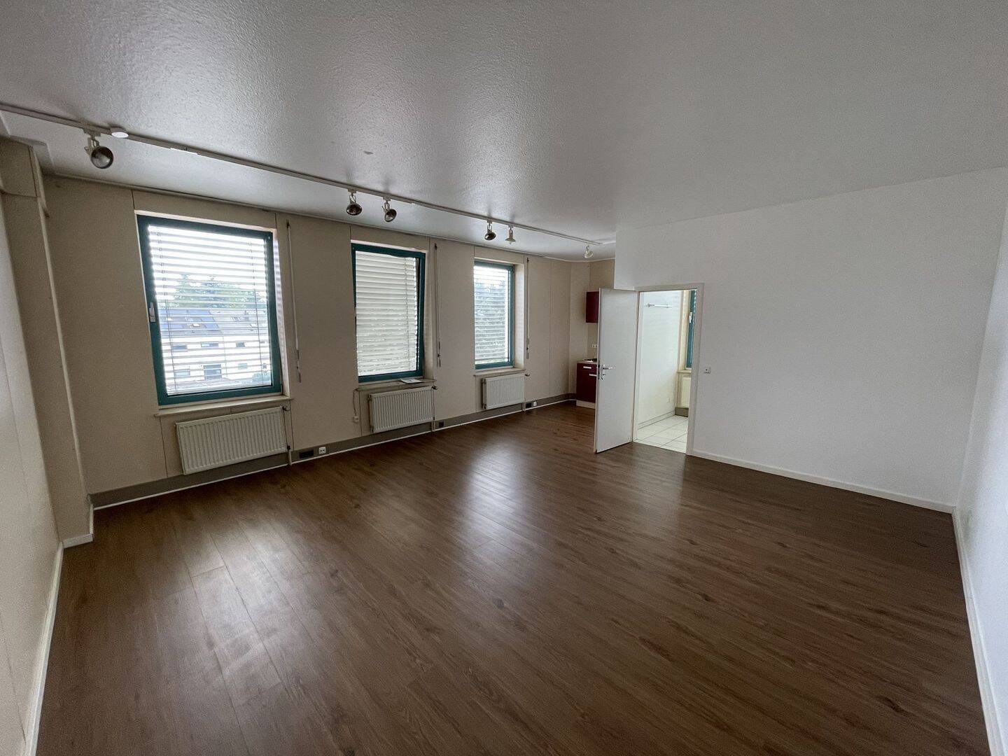 Großzügig geschnittene 1-Zimmer- Wohnung – direkt vom Eigentümer! [HMR-O57E07], 55252 Wiesbaden (Mainz-Kastel)