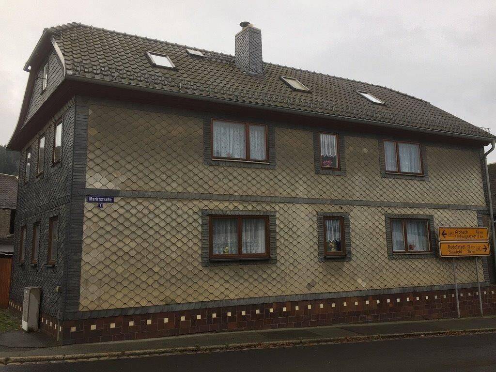 teilsaniertes Ein- Zweifamilienhaus in Top Lage von Probstzella, 7330 Probstzella
