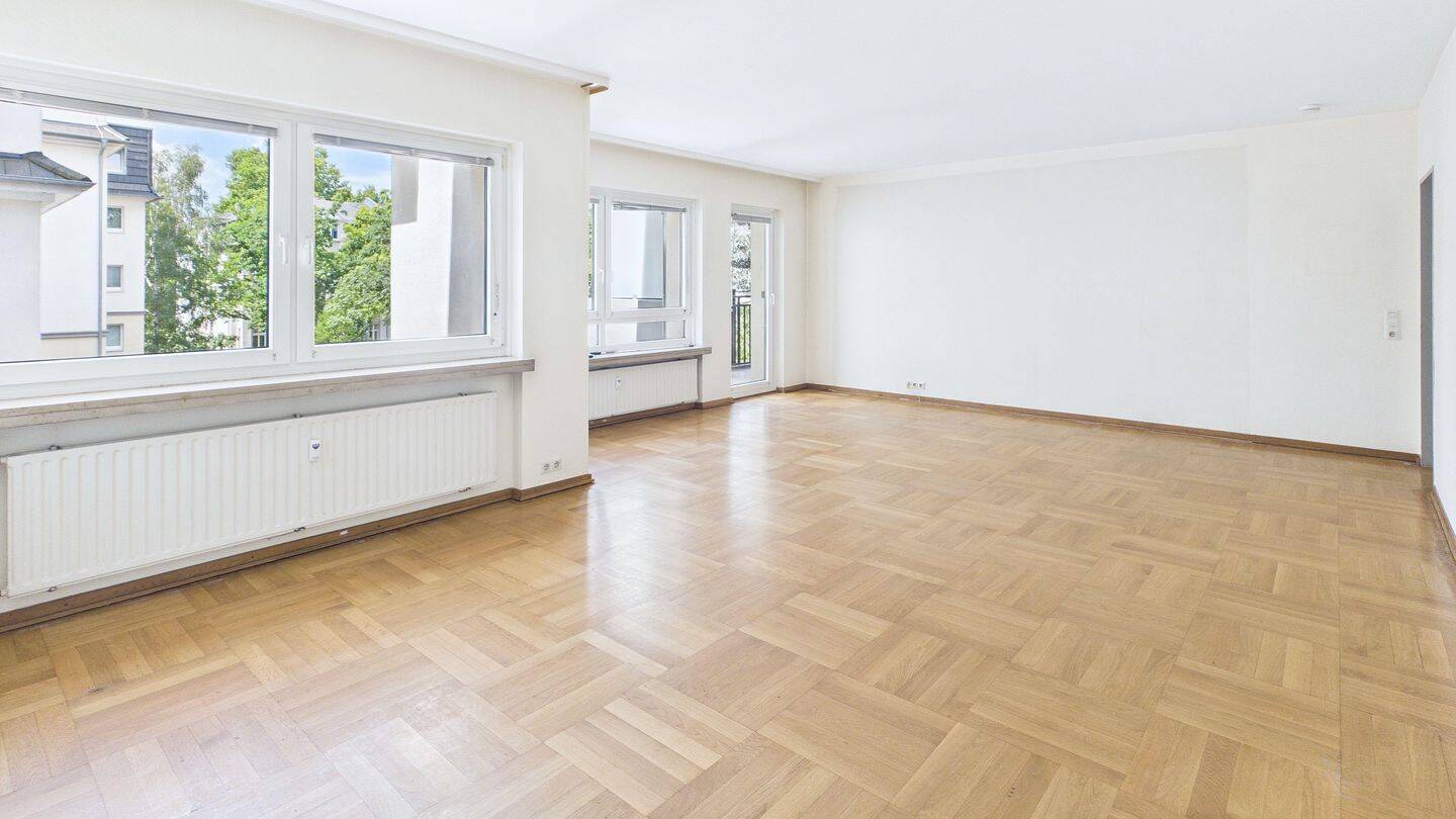 Attraktive 4-Zimmer- Wohnung mit Balkon und Garage, 63067 Offenbach am Main (Kaiserlei Offenbach am Main)