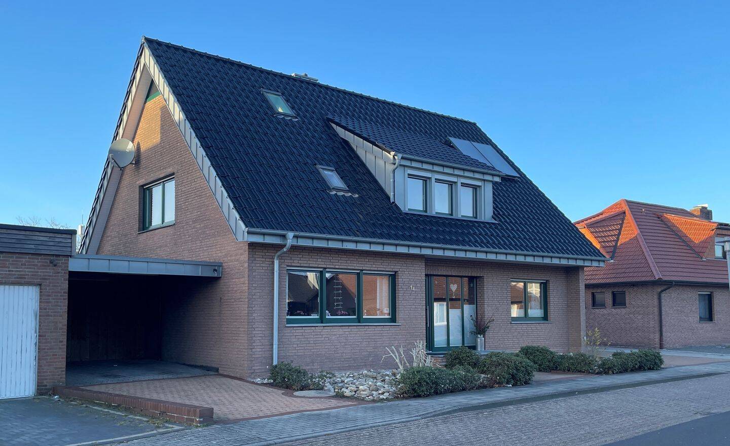 Gepflegte Obergeschosswohnung mit Loggia und Carport in einem Zweifamilienhaus in Papenburg-Untenende, 26871 Papenburg