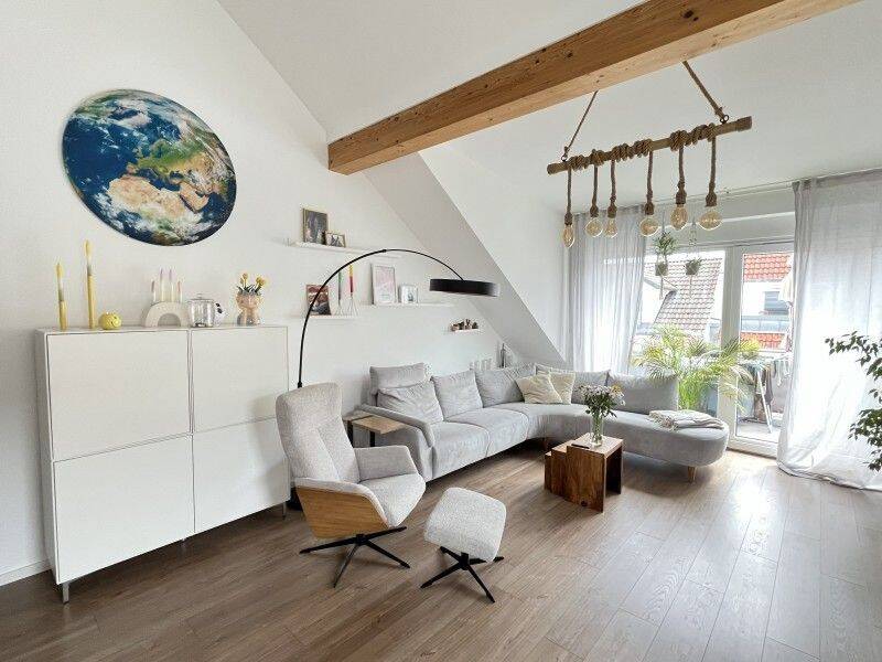 Außergewöhnliche 3-Zimmer-DG-Wohnung mit Aufzug, 61118 Bad Vilbel
