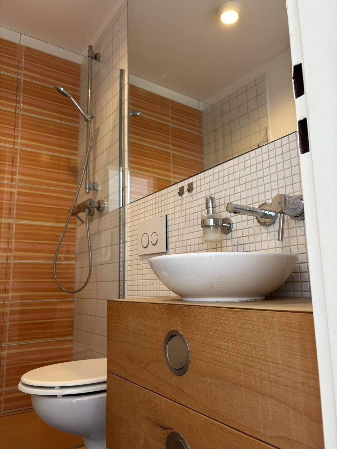 Düsseldorf im (Über-)Blick: Kleines Penthouse mit Dachterrasse und TG in Rath., 40472 Düsseldorf (Hubbelrath Lichtenbroich Rath Unterrath)