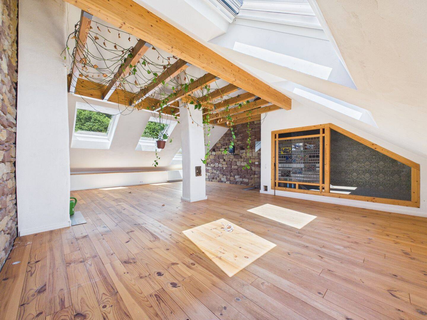 Außen HUI innen HUIUIUI ! Stilvoll saniertes Bauernhaus mit herrlichem Garten freut sich auf Sie !, 66701 Beckingen