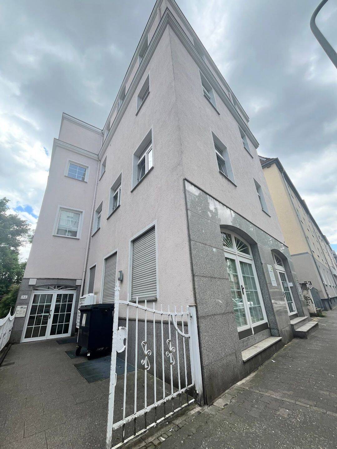 1 Zimmer Apartment mit PantryKüche und 1 Kaltmiete frei, 60596 Frankfurt am Main (Sachsenhausen)