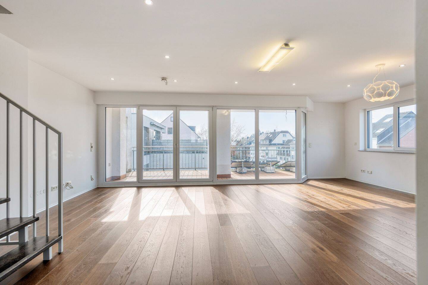Moderne Maisonette-Wohnung | 3 Balkone | Kochinsel | A+