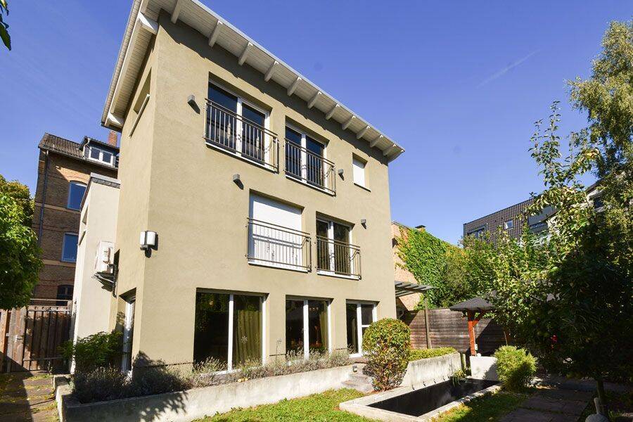 Zentral und dennoch ruhig in zweiter Reihe! Modernes Wohnhaus mit Wellnessbereich und Garten., 38118 Braunschweig (Braunschweig)