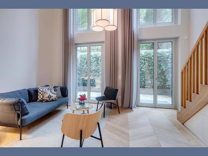 Möbliert: Herzogparksuiten | Junior-Suite mit Galerie und Garten – München – Bild 1 von 6